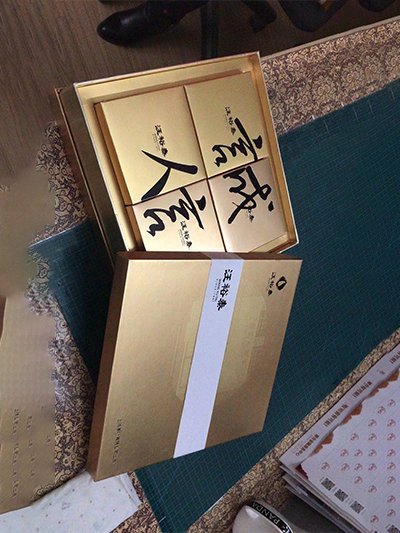 金色礼盒